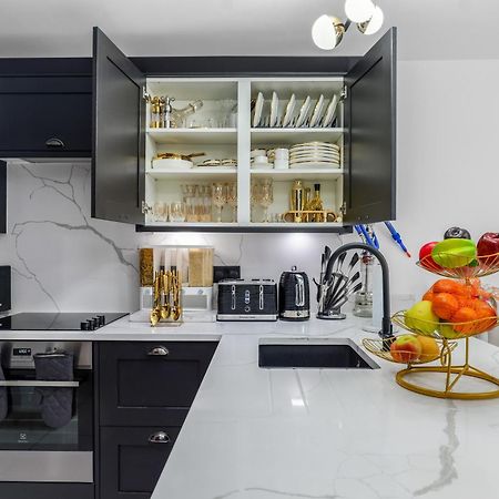 Luxurious 4 Bedroom House ลิเวอร์พูล ภายนอก รูปภาพ